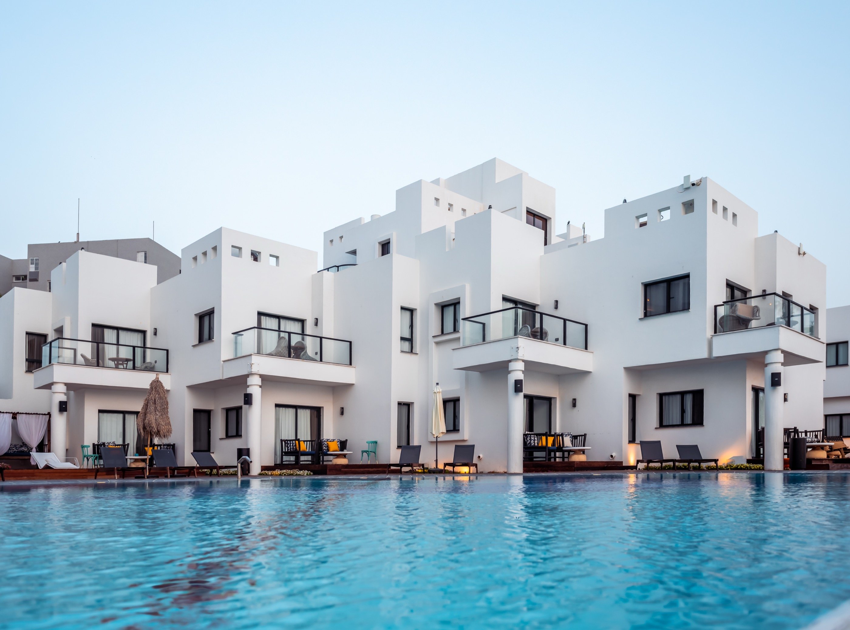 תריסר חלונות, אופק אחד.