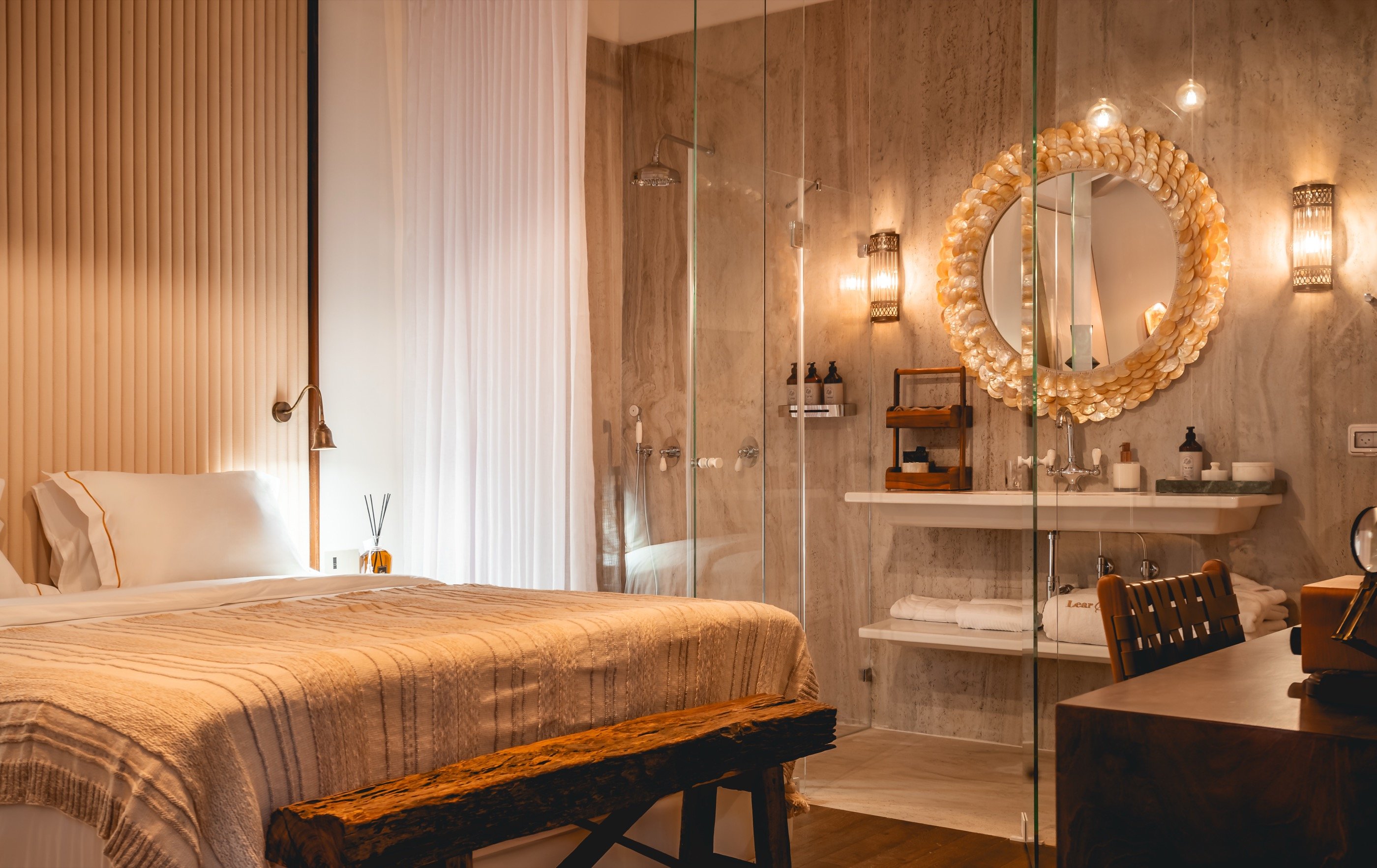 מראת קונכיות, זכוכית המקלחת, חדר שנושם.