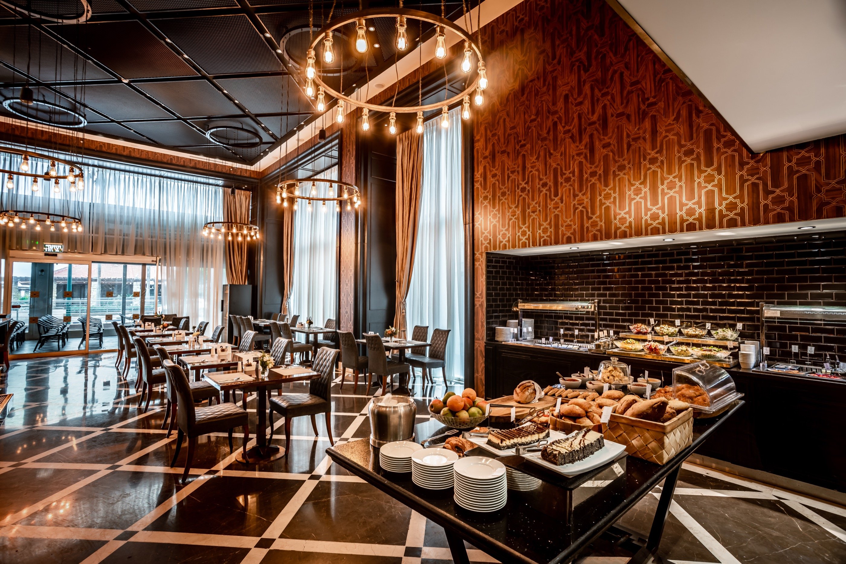 The room at breakfast.