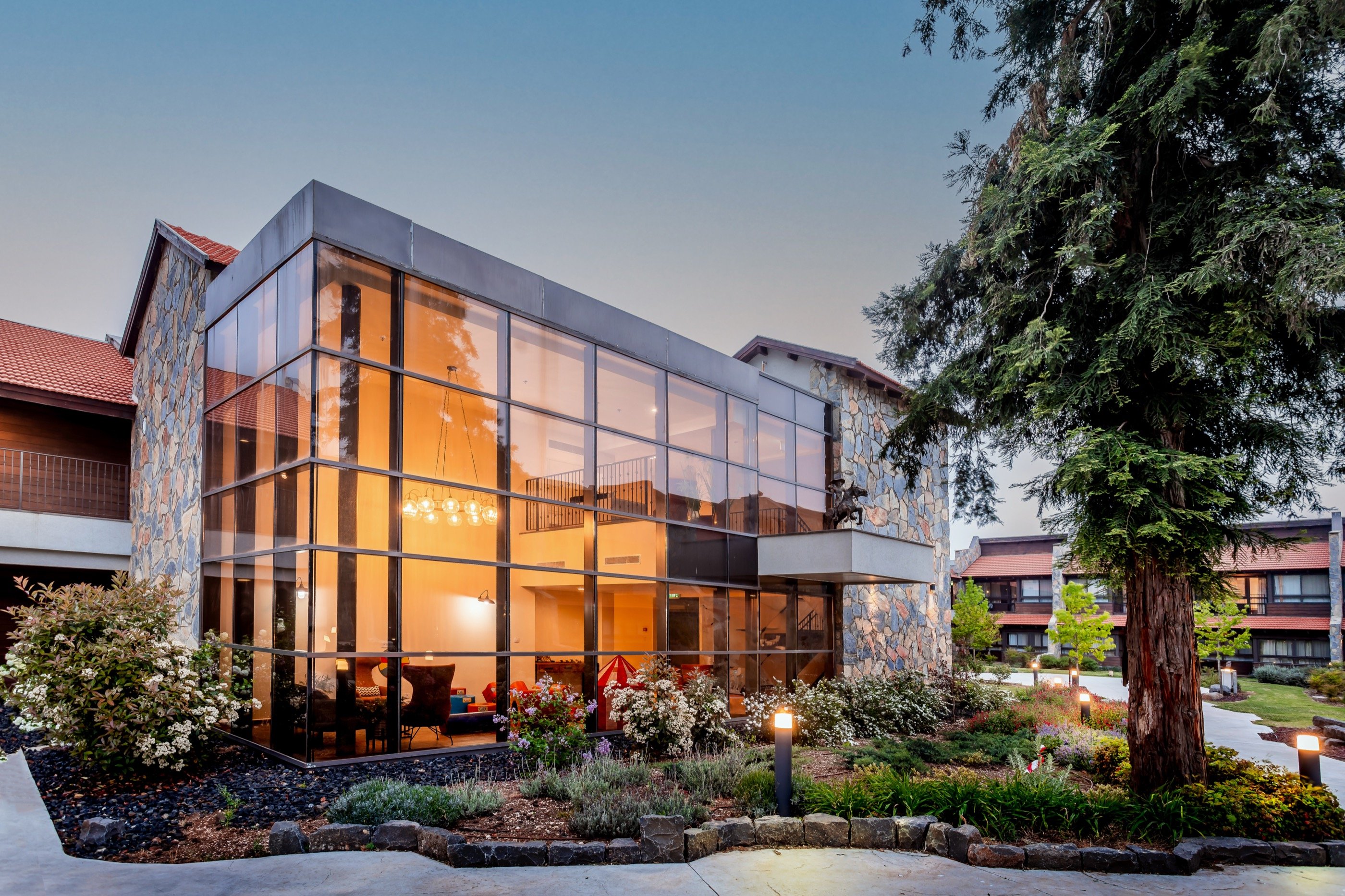 Merom Golan Resort — cover frame