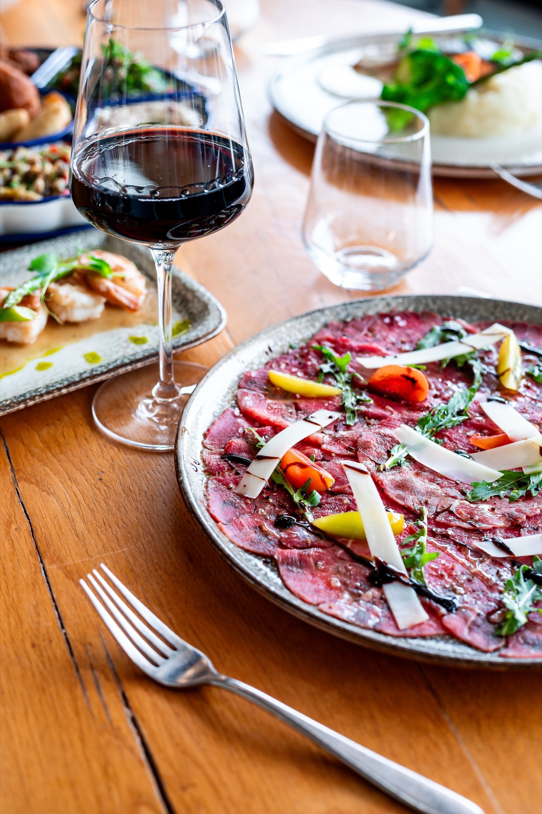 Wine, carpaccio, late light.